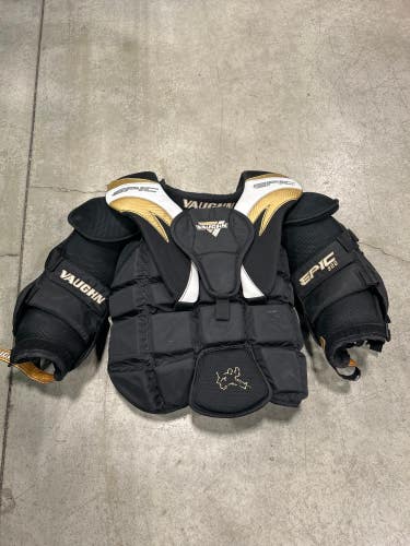 Used Junior Vaughn Epic 8000 Hockey Goalie Chest Protector (Size: XL)