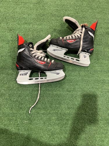 Used Intermediate CCM RBZ Hockey Skates D&R (Regular) 5.0 - Intermediate