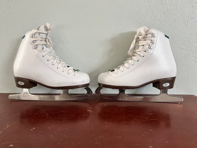 Riedell Emerald Junior 2.5 Figure Skates
