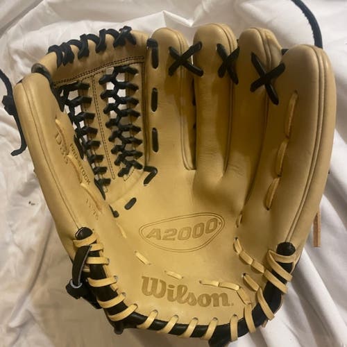 Wilson A2000 11.75” D33