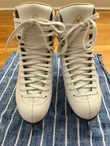 New Jackson Ultima C Adult 5.5 Artiste Figure Skates