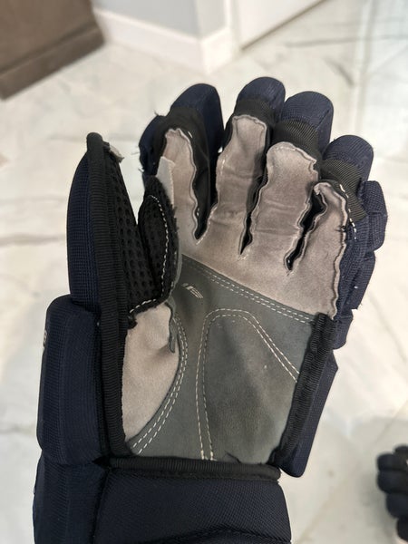 True a series black gloves