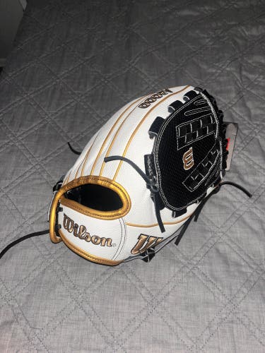 Wilson A2000 Fast pitch Softball Glove