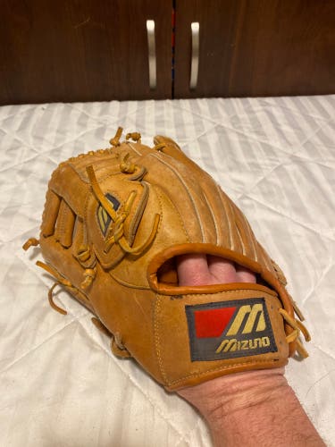 Vintage Mizuno 11.5” Professional Model Baseball Glove