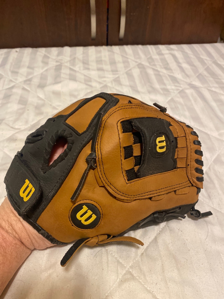 Wilson A300 11.5” Baseball Glove