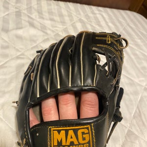 MAG Pee Wee 10” Black Baseball Glove