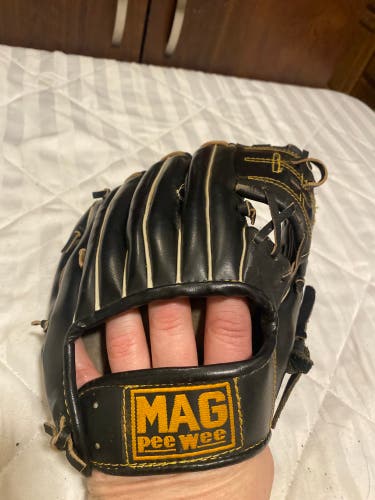 MAG Pee Wee 10” Black Baseball Glove
