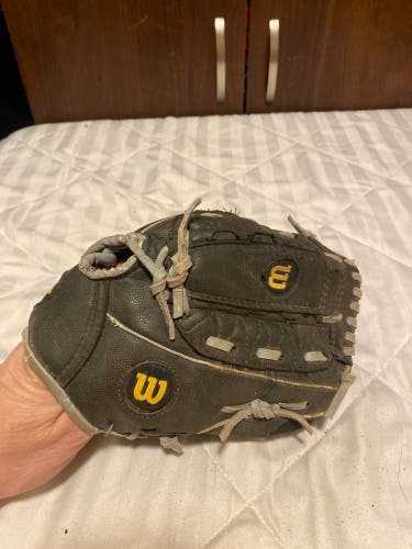 Wilson A200 10.5” Grey Baseball Glove