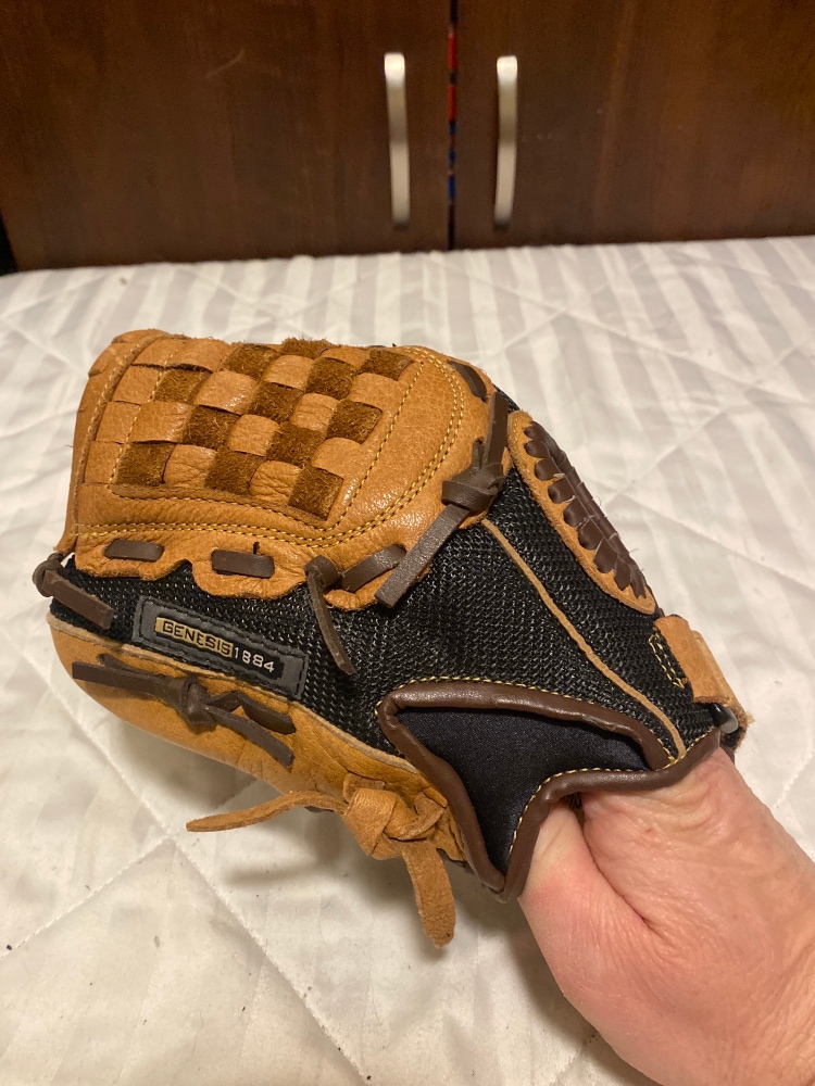 Louisville Slugger 10” Genesis Baseball Glove