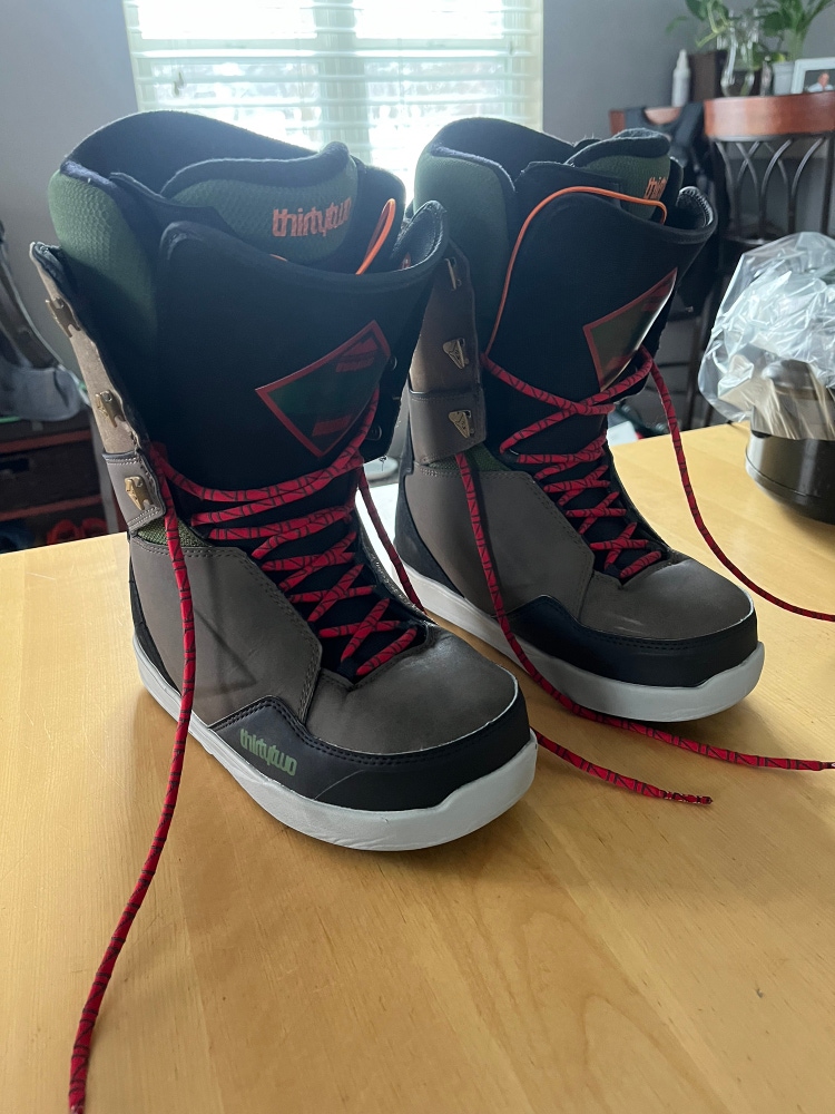 Men's Size 8.5 (Women's 9.5) Thirty Two All Mountain Lashed Snowboard Boots