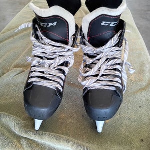 Used Intermediate CCM JetSpeed FT340 Hockey Skates Regular Width Size 5