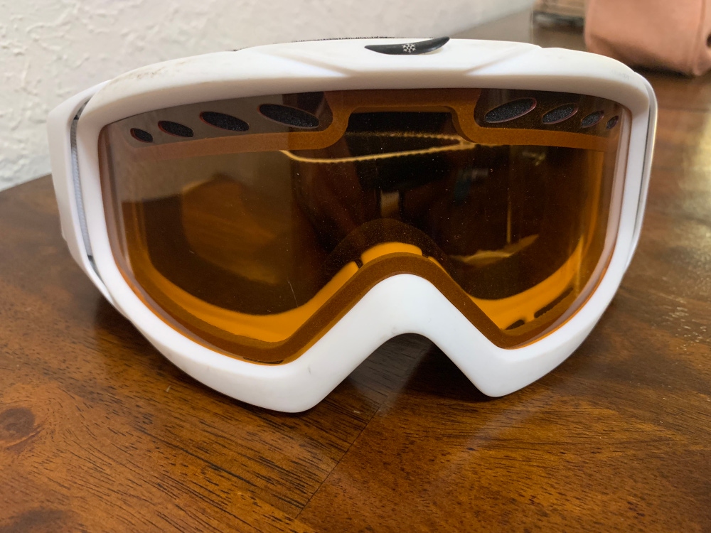 Mount hut ski goggles size small