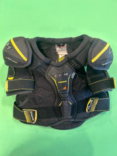Used Junior CCM Tacks 7092 Hockey Shoulder Pads (Size: Small)