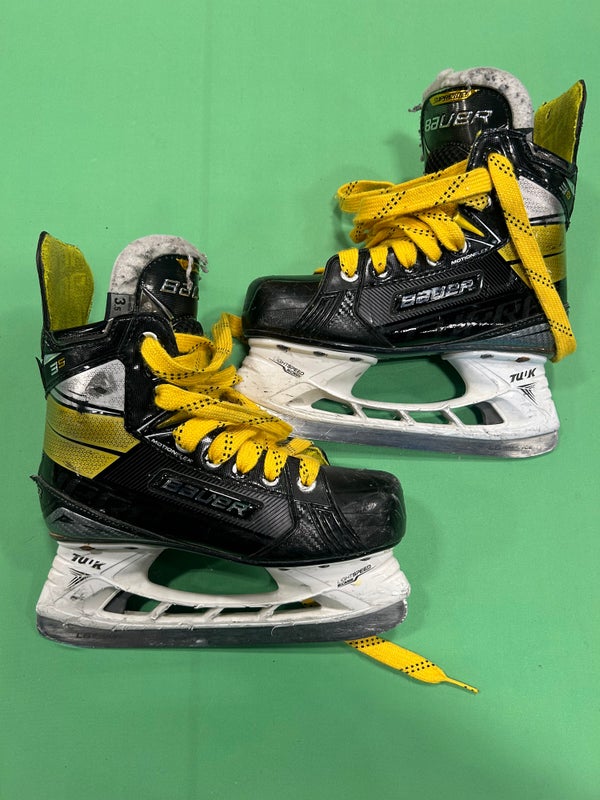 Used Junior Bauer Supreme 3S Hockey Skates (Regular) - Size: 3.5