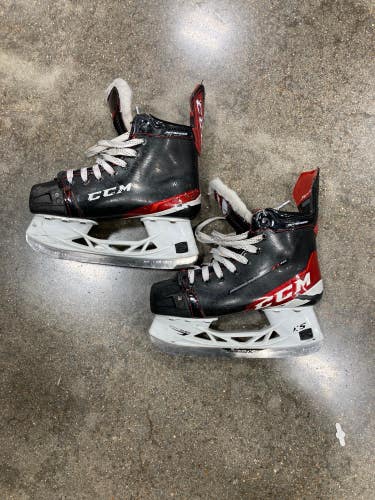 Used Junior CCM JetSpeed FT485 Hockey Skates D&R (Regular), Size 2.5