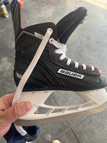 Junior New Bauer Hockey Skates Pro Stock Size 3
