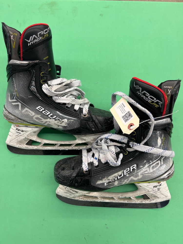 Used Bauer Vapor Hyperlite Hockey Skates 6.5 - Intermediate
