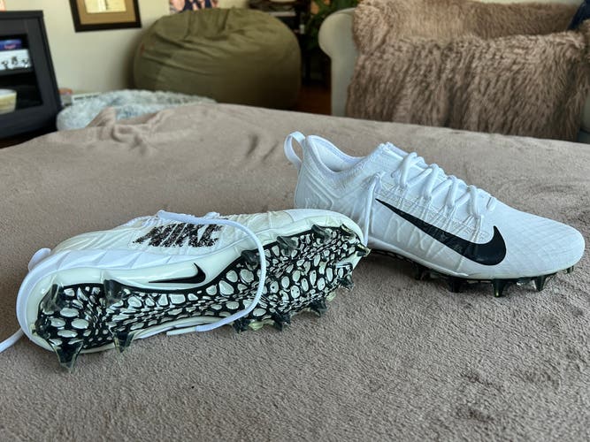 White Unisex Molded Cleats Low Top Huarache