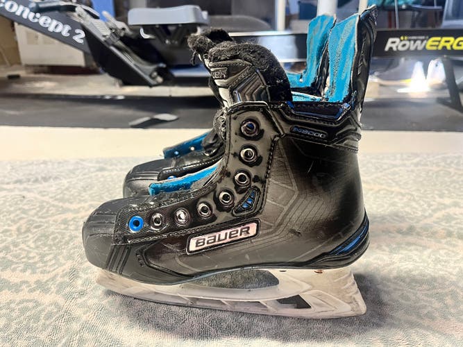 Used Bauer Nexus N9000 Size 4.5D Hockey Skates