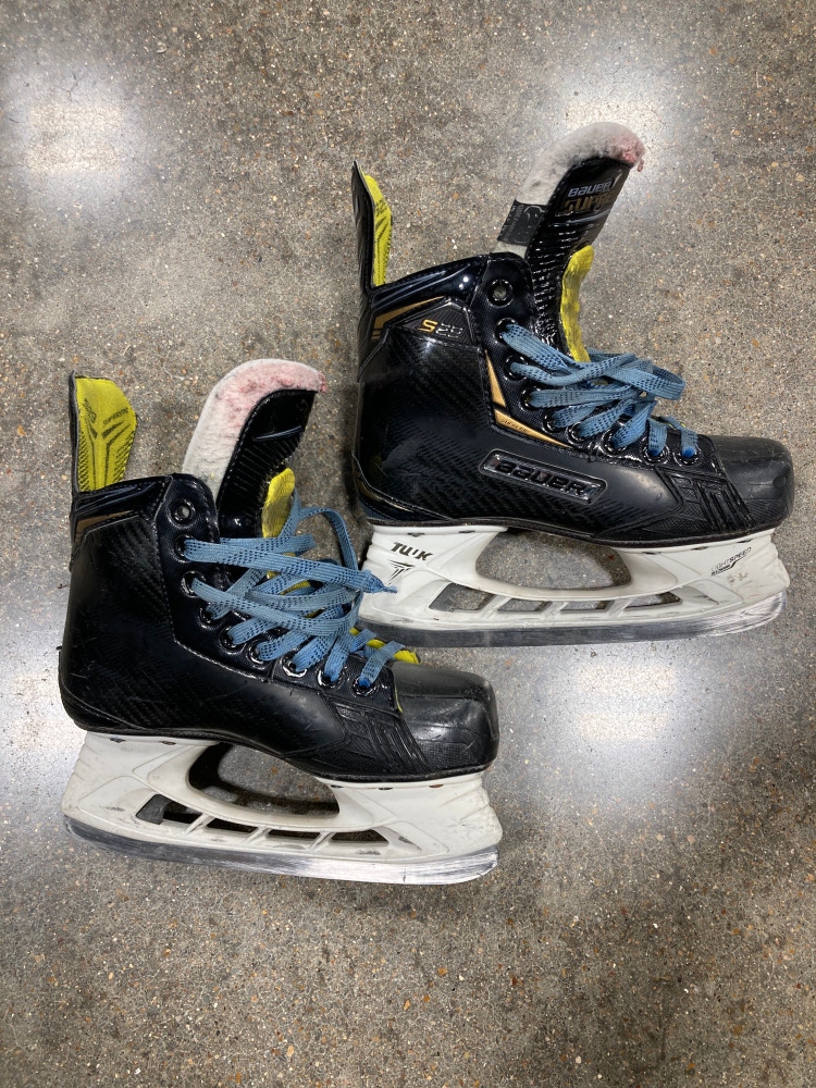 Used Junior Bauer Supreme S29 Hockey Skates D&R (Regular), Size 2.5