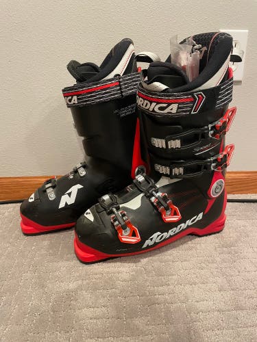 Nordica Speed Machine Ski Boots (with carrying bag)