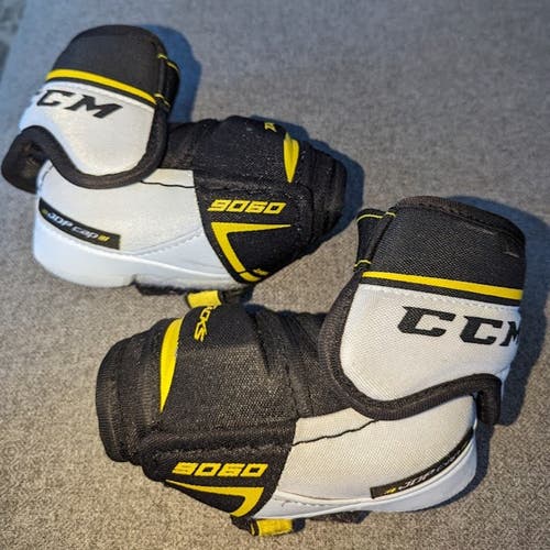 Junior Used Medium CCM Tacks 9060 Elbow Pads