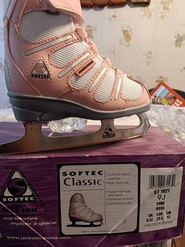 New Jackson Ultima Figure Skates Junior 9