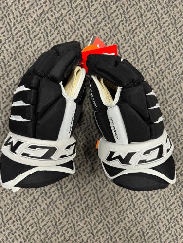 CCM 4R Pro2 15” Black/White gloves