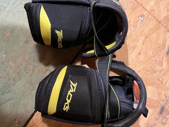 Used Large CCM Tacks 9040 Elbow Pads
