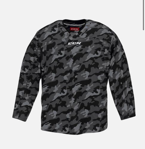 Senior Size Small Sm Ccm 8000 hockey jersey Grey Gray Digital Camo