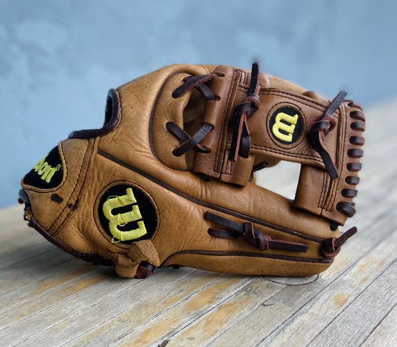 Wilson A800 baseball glove