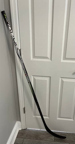 Intermediate Right Handed P92 65f Hyp2rlite Hockey Stick