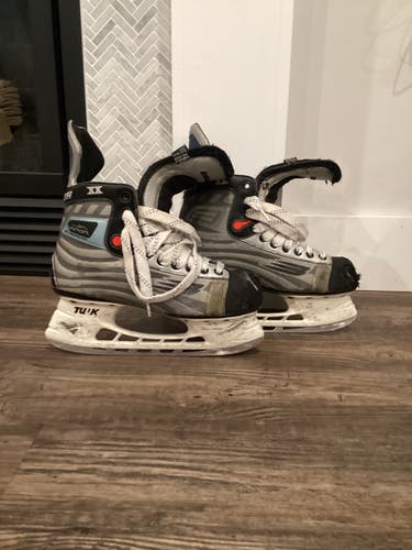 Used Senior Bauer Vapor SFL XX Hockey Skates 8