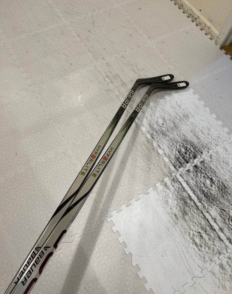 Senior Right Handed P28 Vapor Hyperlite 2 Hockey Stick