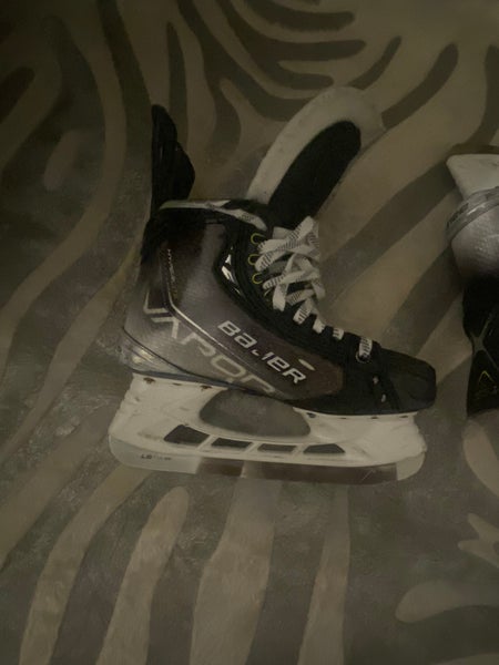 Used Bauer Regular Width Pro Stock Size 6 Vapor Hyperlite Hockey Skates