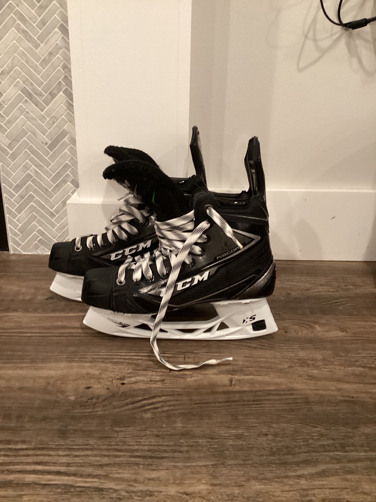 Junior New CCM RibCor 80K Hockey Skates Extra Wide Width Size 4.5
