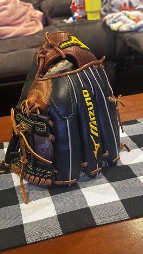 Mizuno Classic Pro Soft 11.75 ($200 MSRP) New