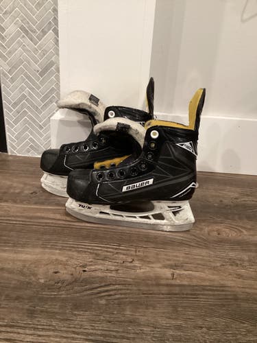 Junior Used Bauer Hockey Skates Size 13.5D