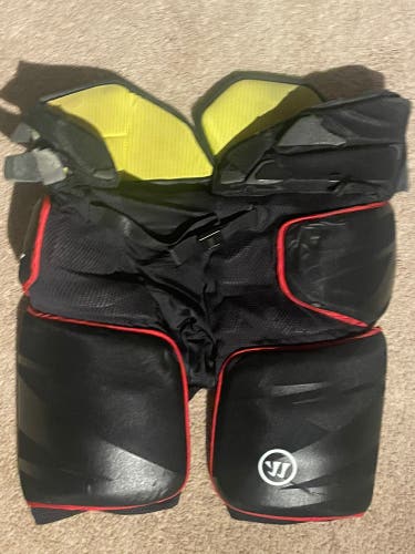 Senior Warrior hockey pant size Large
