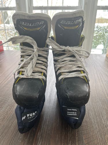 Intermediate Bauer Size 5.5 Supreme M4 Hockey Skates