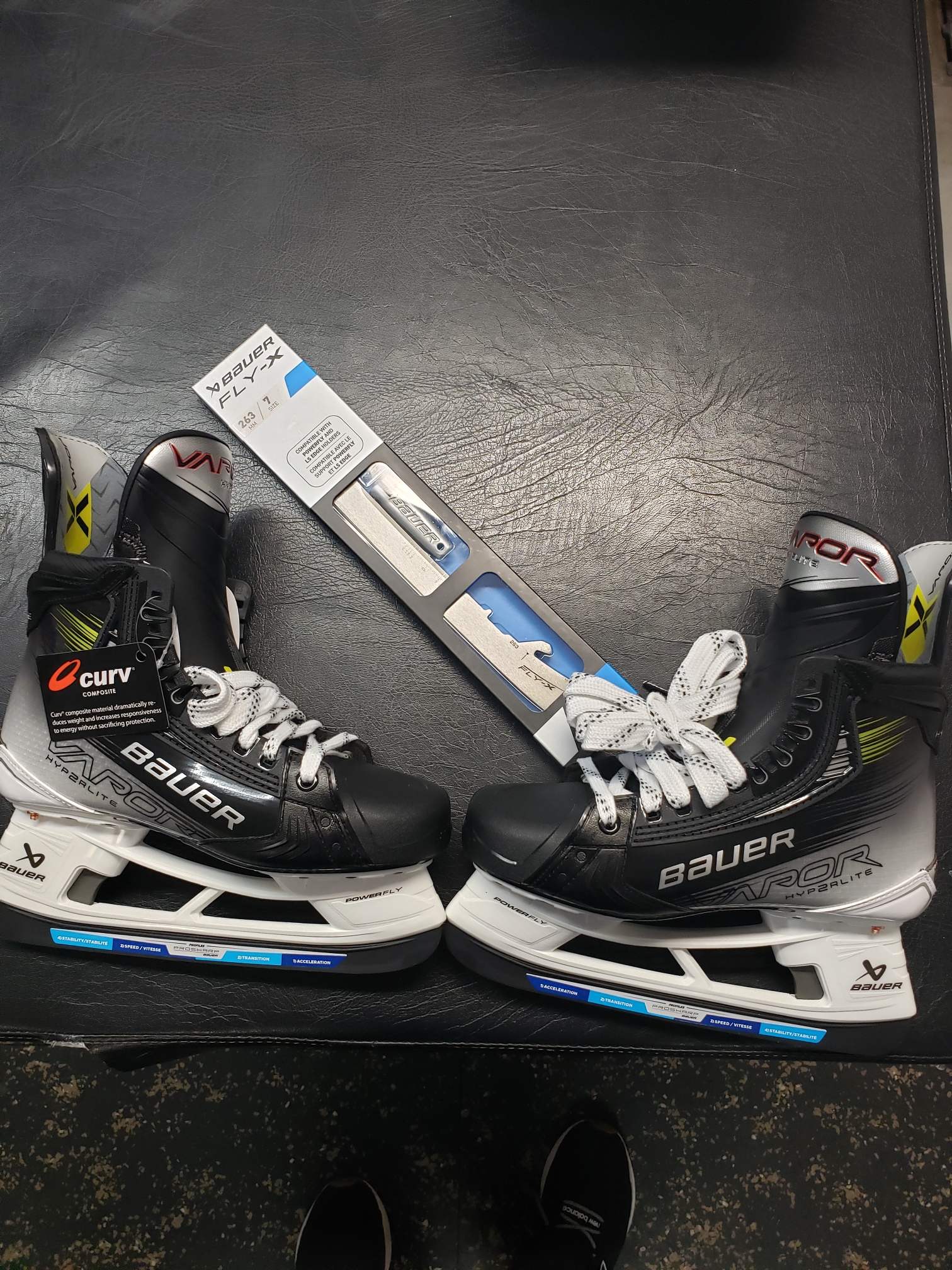 New Senior Bauer Vapor Hyperlite 2 Hockey Skates Regular Width Pro Stock 7