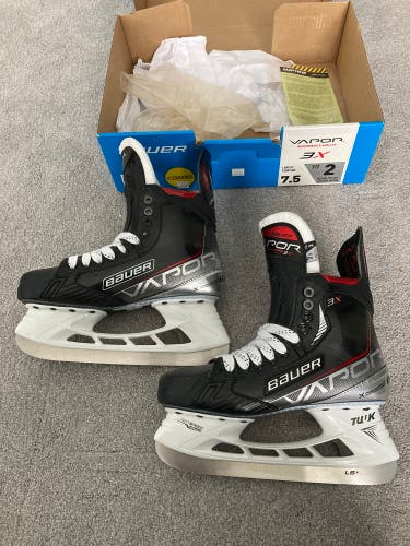 New Bauer Vapor 3X Hockey Skates Senior Size 7.5 Fit 2