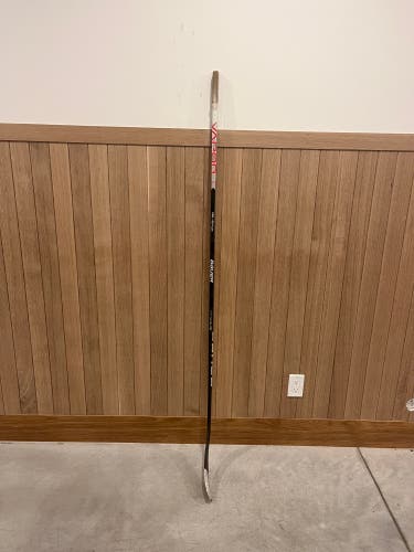 Intermediate Right Handed P92 Vapor Hyperlite Hockey Stick