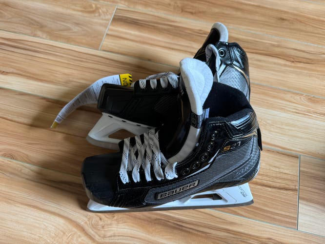 New Bauer Regular Width  8 Supreme S27 Hockey Goalie Skates