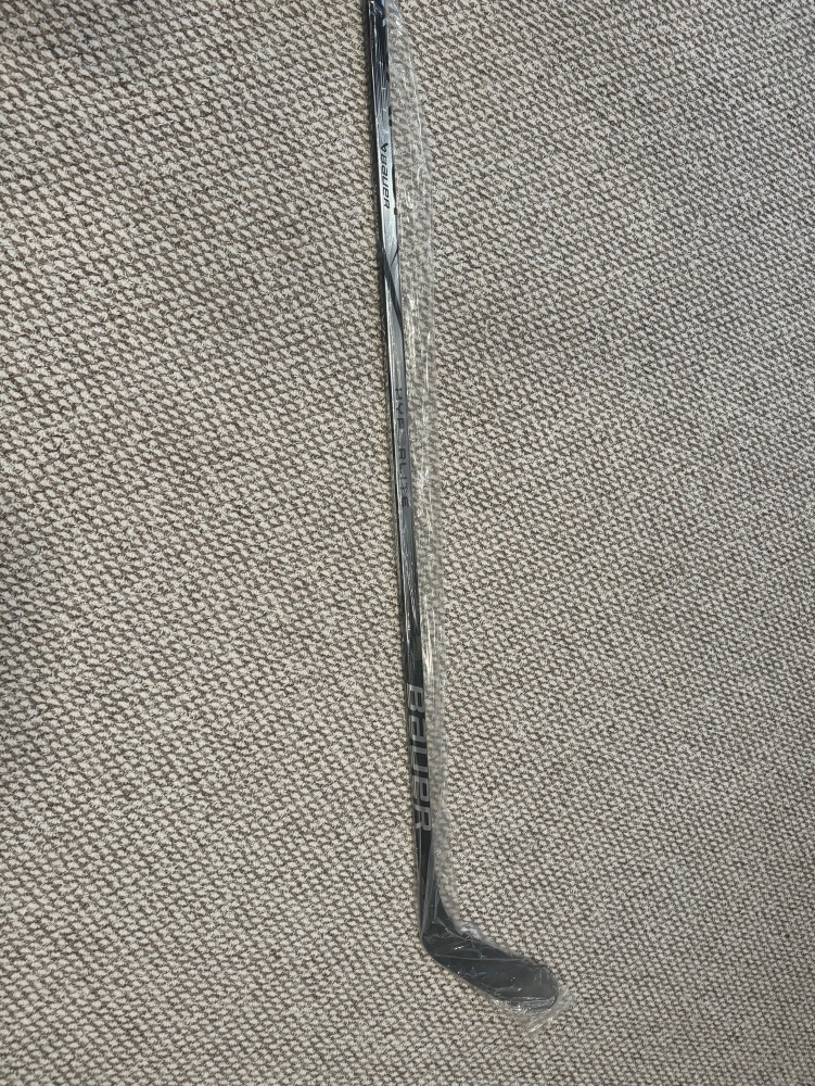 Intermediate Left Hand P28 Vapor Hyperlite 2 Hockey Stick