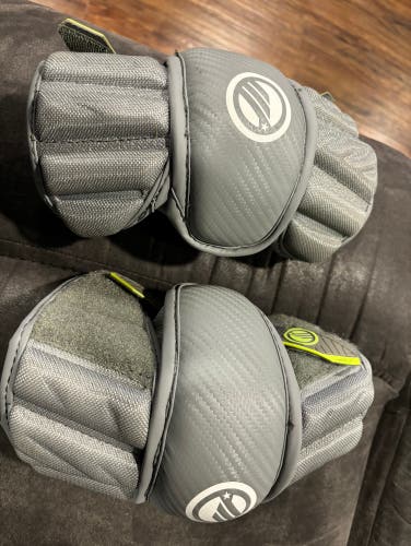 Maverik elbow pads