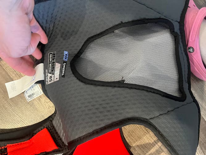 Senior New Medium Bauer Vapor 3X Pro Shoulder Pads