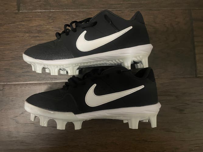 Nike Alpha Huarache Size 5 youth