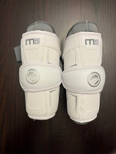 Used Medium Maverik M5 Arm Pads