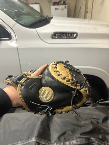 A2000 Catchers Mitt, 33 In.